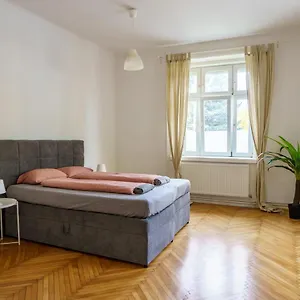 Central Living - Schoenbrunn Апартаменты